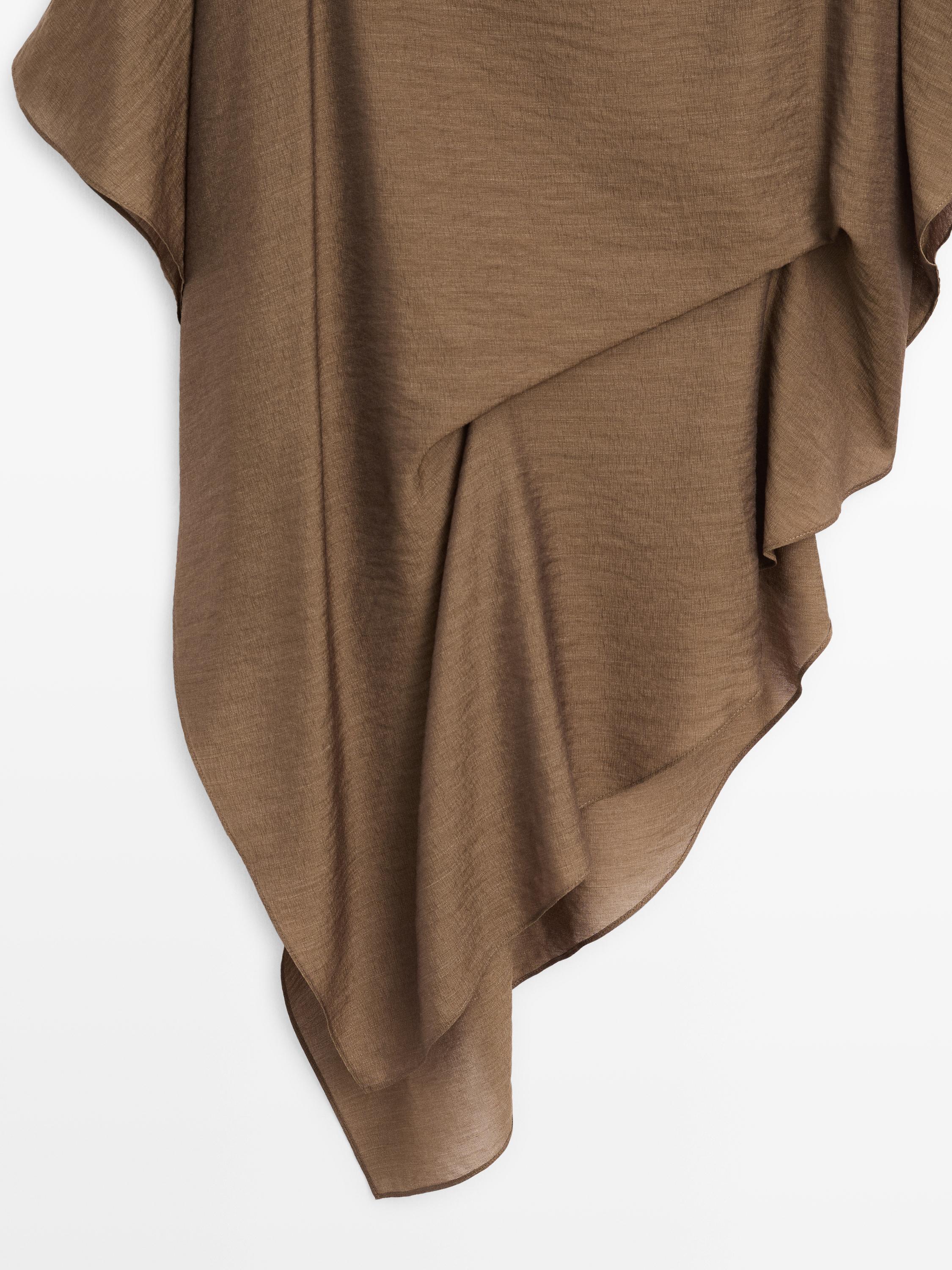 Blouse fluide asymétrique style cape